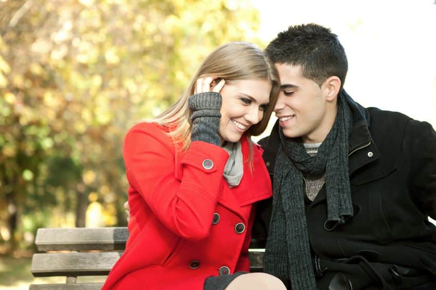 Quels sont les signes d'intérêt d'une femme pour un homme 